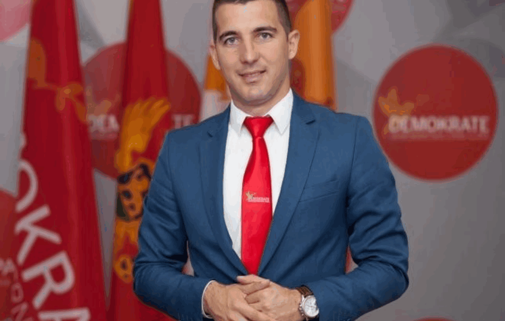 BEČIĆ DAJE KONTROLU NARODU: Sve mora biti transparentno, javnost učestvuje u svemu, nema više <span style='color:red;'><b>tajkuni</b></span>zacije i korupcije
 
